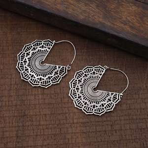 Pendientes de Aro con Mandala Tribal, Pendientes de Plata 925 para Mujer, Acabado en Plata Oxidada, Joyería Floral, Pendientes al por Mayor - Product Image 4