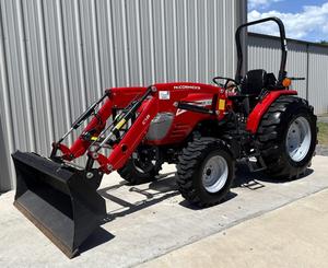 Tractor agrícola McCormick X1.45 con cucharón de cargador, 225hrs 4x4, motor diésel de 45HP, toma de fuerza 540, enganche de 3 puntos, envío gratis - Product Image 6