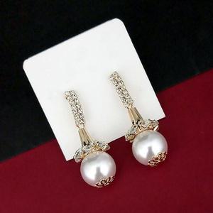 Boucles d'oreilles pendantes en pierre de Quartz autrichien blanc Urthn plaqué or-Boucles d'oreilles pendantes religieuses à la mode en laiton principal 1315810 - Product Image 1
