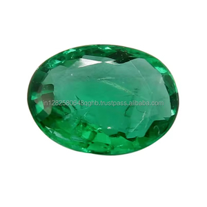 Dernier cri en matière de design : émeraude ovale zambienne facettée, pierre précieuse de qualité supérieure, offrant une transparence exceptionnelle et une teinte vert vif, idéale pour les bijoux fins. - Product Image 5