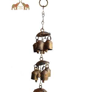 Carillon à vent antique à 13 cloches en fer et acier recyclés, design Art Déco moderne pour décoration extérieure de patio et mobiles harmonieux - Product Image 3