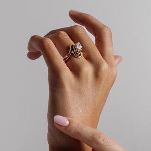 แหวนเพชรโมอิสซาไนต์ทองคำ 10K หรูหรา ผลิตในอินเดีย เครื่องประดับระยิบระยับสำหรับงานหมั้น มีจำหน่ายในราคาที่เข้าถึงได้ - Product Image 3