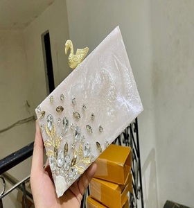 Monederos de resina hechos a medida con adornos de piedra ideales para reventa en tiendas de accesorios de moda - Product Image 6