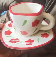 Tasse en céramique artisanale de style nordique avec logo personnalisé et couvercle, idéale pour l'emballage de cadeaux