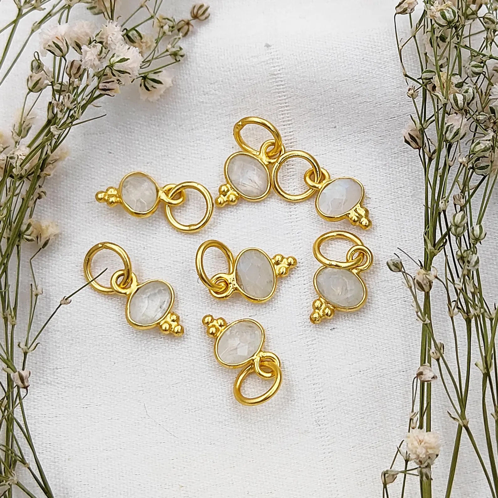 มูนสโตนสีรุ้ง