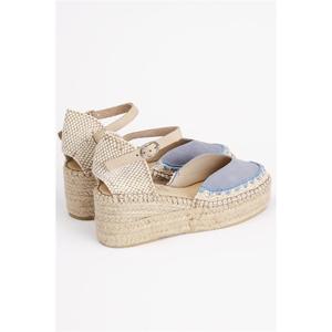 Alpargata cerrada con punta en cuña - Product Image 3