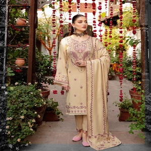 Ramsha ชุดเดรส3ชิ้นสำหรับผู้หญิง, คอลเลคชั่นฤดูหนาวจากนักออกแบบจาก reet pakistan - Product Image 2