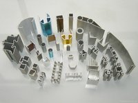 La coutume toutes sortes d'extrusion en aluminium profile 6063 portes matérielles et profils en aluminium standard industriels de Windows