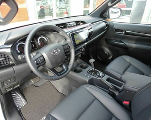 รถกระบะโตโยต้า ไฮลักซ์ ปี 2018 พวงมาลัยซ้าย สีขาว เครื่องยนต์เทอร์โบ เกียร์อัตโนมัติ เบาะหนัง หลังคาซันรูฟ ไฟหน้า LED - Product Image 5