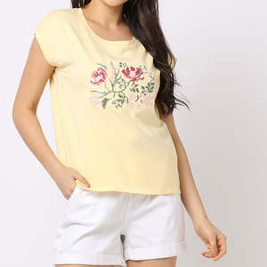 Camiseta de Mujer de Moda, Fabricada a Medida, con Bordado Desgastado, Color Sólido - Product Image 2