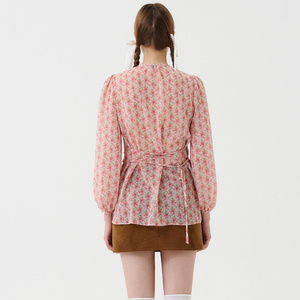 เสื้อเบลาส์ผ้าชีฟองพิมพ์ลายคอกลมสีแดงสไตล์เกาหลีของผู้หญิงเสื้อเบลาส์สไตล์น่ารักขนาดมาตรฐานพอดีตัว - Product Image 3