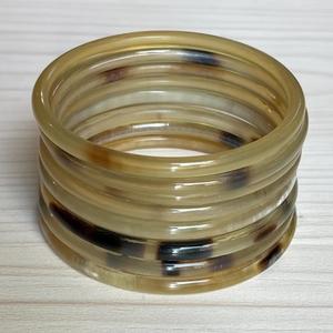 Brazaletes de cuerno natural hechos a mano para mujer, para uso diario y moda étnica a precio asequible, brazaletes de cuerno de primera calidad. - Product Image 1