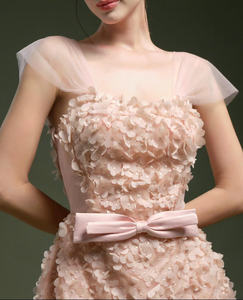 Vestido Mini de Fiesta Floral 3D, Estilo Cupido's Angel, Rosa Claro Nude, Vestido Mini en Línea A con Elegante Detalle de Lazo, Hecho en Vietnam - Product Image 2