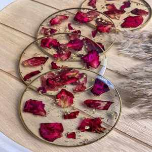 Ensemble de sous-verre en résine artistique avec des tapis époxy faits à la main à paillettes d'or métalliques idéaux pour la table de salon et les cadeaux - Product Image 4