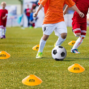 Kit de Entrenamiento de Velocidad para Niños Stag Iconic, Ejercicio de Fútbol y Cricket con Obstáculos Fijos de Plástico y Escalera para Juegos Deportivos - Product Image 2