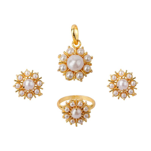 Nouveau Collier en Rotin Blanc Élégant avec Accent de Perle - Product Image 1