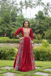 Vestido Anarkali DE TRABAJO estampado Gamthi de rayón puro de último diseñador de FabZone - Product Image 2