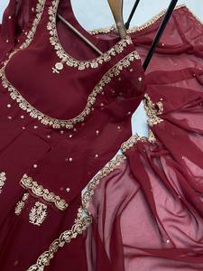 Salwar Kameez exclusif en deux pièces avec dupatta en broderie de sequins, géorgette réversible pour les occasions de fête - Product Image 5