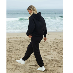 100% algodón nuevo elegante logotipo personalizado chándal deportivo Crop Tops sudaderas con capucha y chándal para correr conjunto de 2 piezas chándales deportivos para mujer - Product Image 3