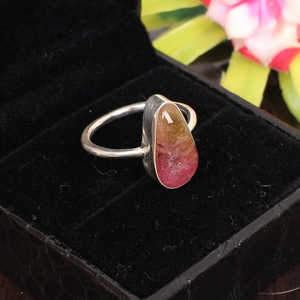 Bague Statement Boho-HipHop en Platine avec Pierre Précieuse Tourmaline Rose Naturelle, Bijou Fin pour les Promesses - Product Image 4