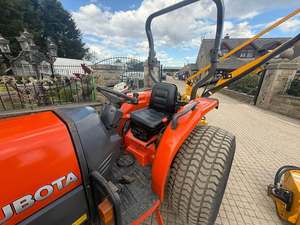 รถแทรกเตอร์ล้อยางขนาดเล็ก Kubota L5040 52 แรงม้า ขับเคลื่อน 4 ล้อ พร้อมเครื่องยนต์ใหม่ ปั๊มเกียร์ กำลังขับเคลื่อน 20-200 แรงม้า - Product Image 2