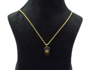 Hermosa piedra preciosa de ónix negro con colgante de collar de cadena de moda de forma ovalada hecha a mano chapada en oro de 18 quilates - Product Image 1