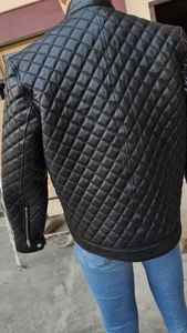 2023 nueva llegada chaquetas de cuero acolchadas hechas a medida ropa de invierno para hombres precio razonable tela de PU directo de fábrica al por mayor - Product Image 3