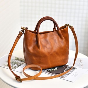 ALW Sac fourre-tout en cuir véritable marron élégant pour femmes Broderie Sac à main de luxe personnalisable Fermeture à glissière Chaînes Décoration OEM - Product Image 1