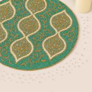 Set de table perlé fait main, sous-plat de luxe, décoration de table pour les fêtes, pièce unique, antidérapant, durable, design personnalisable, cadeau de pendaison de crémaillère - Product Image 3