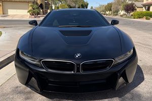 BMW i8 Coupé 2015 Usado, 27300 Millas, 357 HP, Híbrido Enchufable, Tracción en las Cuatro Ruedas, Paquete Pure Impulse World - Product Image 1