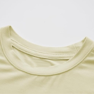 Conjunto de camiseta y pantalones cortos en negro y verde – Atuendo informal y llamativo para el verano, personalizable en tamaño y diseño - Product Image 5