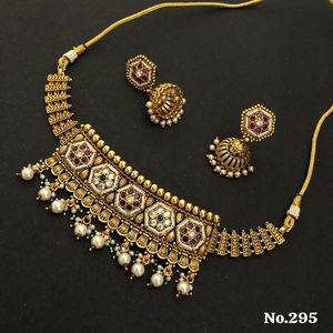 Conjunto de collar de oro antiguo tradicional con piedras de rubí y esmeralda Joyería nupcial elegante con pendientes a juego - Product Image 3