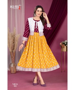 Camisa larga pakistaní SalwarKameez para damas en terciopelo negro con traje Gharara de 3 piezas - Product Image 5