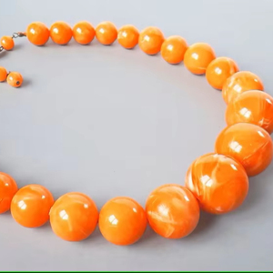 สร้อยคอเรซินออกแบบอเมริกันลูกปัดสีดำสีเบจรูปแบบนางฟ้าแฟชั่นผู้ชายผู้หญิงคริสต์มาสวาดด้วยงานฝีมือรูปพระจันทร์เสี้ยว - Product Image 1