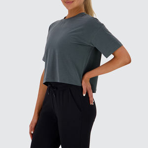 Camiseta extragrande corta para mujer de verano 2025 diseñada por OEM, La Camiseta extragrande recortada de corte holgado con cuello redondo más a la moda - Product Image 4