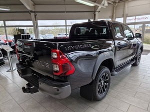 Toyota Hilux 2024 automatique avec sièges en cuir et toit ouvrant à vendre - Product Image 5