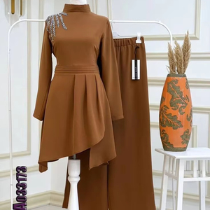 Ensembles de cordons d'hiver modestes et élégants sur mesure pour femmes, fabriqués avec des tissus chauds et confortables et des caractéristiques personnalisables pour une tenue élégante - Product Image 1