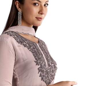 Ensemble Kurta perlé en chinon beige avec ombre Dupatta pour réception de fête de mariage et célébrations culturelles personnalisées - Product Image 5