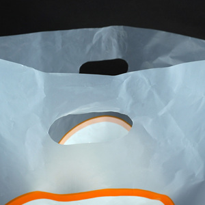 กระเป๋าช้อปปิ้งแบบไดคัทพร้อมที่จับกระเป๋าช้อปปิ้งทำจากพลาสติก HDPE LDPE พิมพ์โลโก้ได้ตามต้องการ - Product Image 2