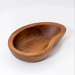 Elegante cuenco de madera con textura pulida, perfecto para uso diario en el hogar y mesa de comedor - Product Image 1