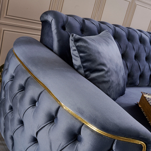 Canapé de luxe en velours capitonné avec garniture dorée Design Chesterfield à dossier haut Confortable 3 places pour salon ou hall d'hôtel - Product Image 4