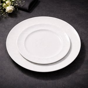 Assiette à dîner en céramique blanche classique, design rond intemporel, finition brillante, qualité durable, idéale pour les repas quotidiens - Product Image 1