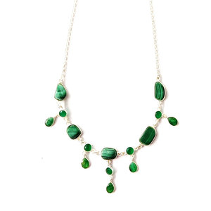 Chaînes vintage bohèmes en malachite (11,7 grammes) et jade vert classique, avec perles grenat et pampilles en forme de goutte d'eau, pour fêtes et cadeaux - Product Image 1