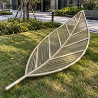 Sculpture de feuille classique Furui en acier inoxydable sur mesure, cadre soudé, finition dorée, taille personnalisée pour parcs, jardins, extérieur