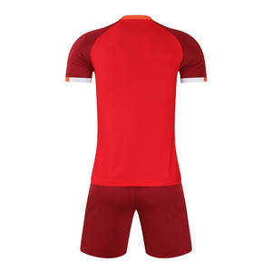 Venta al por mayor de ropa de fútbol transpirable de talla grande para hombres uniforme de fútbol sostenible - Product Image 2