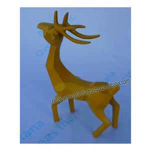 Estatua de ciervo de aluminio con impresión personalizada en tono amarillo, escultura temática de anime para decoración de hotel, hogar, oficina, escuela o cafetería - Product Image 4