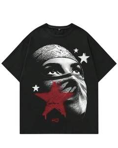 T-shirt en coton à imprimé graphique noir surdimensionné, streetwear unisexe, design vintage avec visage d'étoile, haut décontracté pour l'été, mode unisexe - Product Image 1