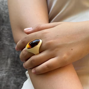 Anillo de Cuerno de Búfalo Moderno y Ecológico Hecho a Mano por SANIYA HANDICRAFT para Arte y Bodas - Product Image 1