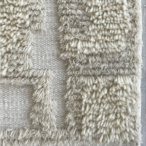 TAPIS MAROCAIN PRIX D'USINE FABRIQUÉ À LA MAIN pour LES MAISONS MODERNES et DE LUXE et INTÉRIEURS ÉLÉGANTS FABRIQUÉS EN FIL NATUREL NON TEINT - Product Image 1