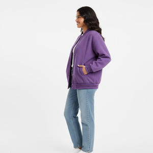 Chaqueta universitaria corta para mujer Proveedor de fábrica OEM Venta al por mayor Estilo de béisbol personalizado Prendas de abrigo informales Moda elegante Piel de oveja - Product Image 6